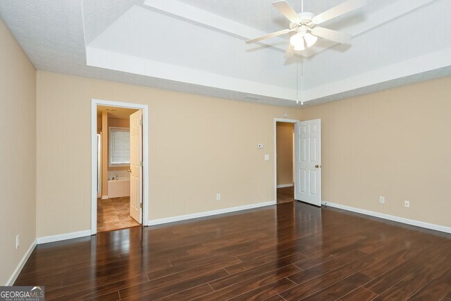 Building Photo - 411 Hillcrest Cmns