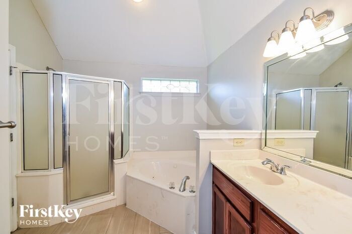 Building Photo - 4143 Ravenwood Dr N