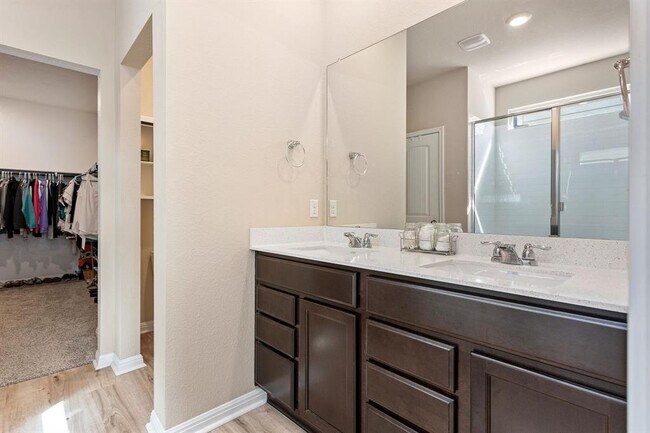 Building Photo - 309 Empress Tree Dr