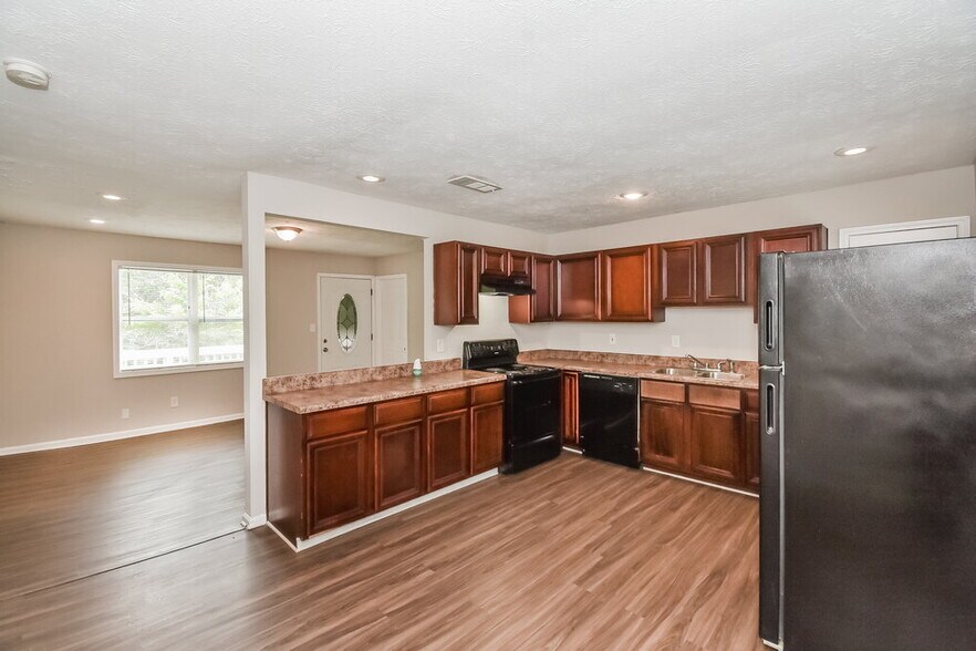 Building Photo - 8888 Northview Dr