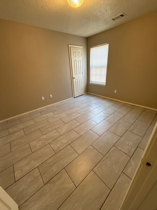 Building Photo - 3 bed, 2 bath, 2 car garage House, yard care included