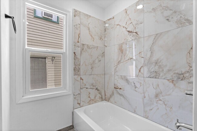 Building Photo - 16039 Fairmount Dr