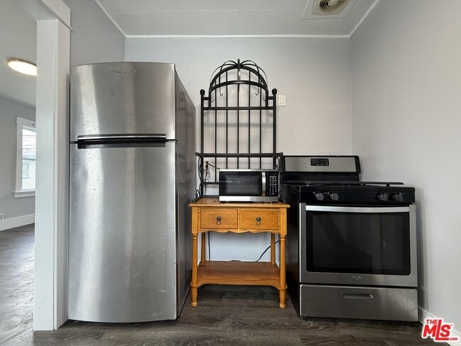 Building Photo - 1111 1/2 Orizaba Ave