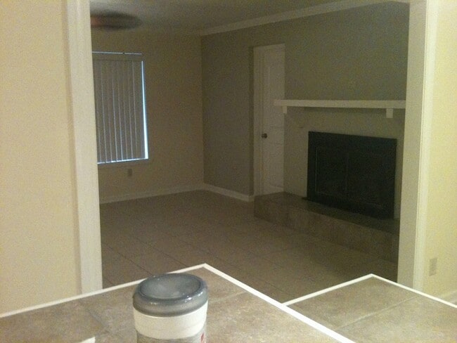 Building Photo - Central 3BR Home