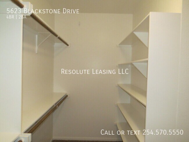 Building Photo - 5623 Blackstone Dr