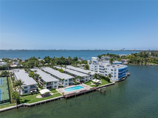 Building Photo - 1120 Venetian Way