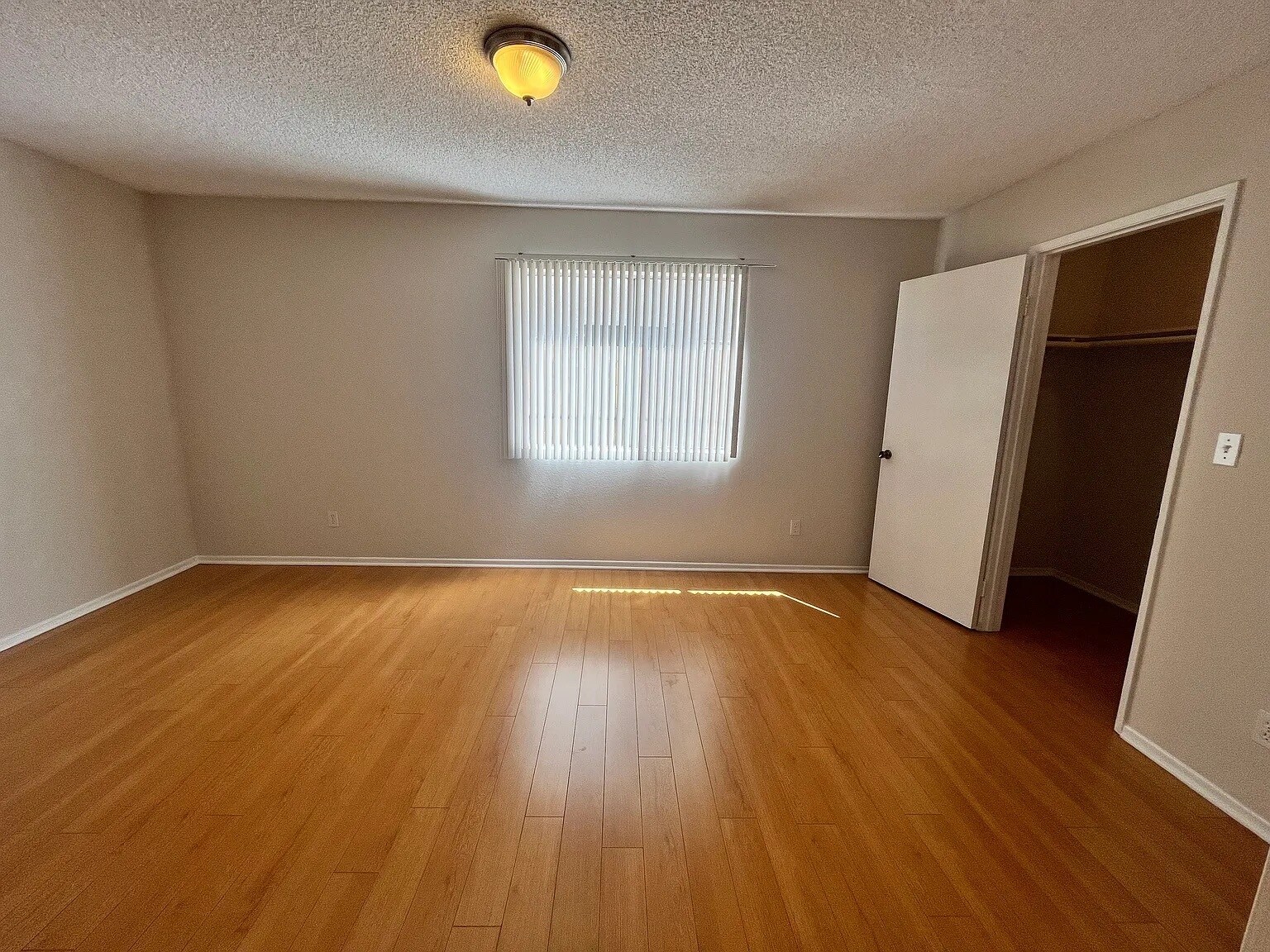 Building Photo - 310 E Santa Anita Ave