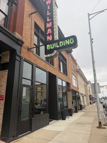 Building Photo - 215 N Main St