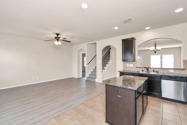 Building Photo - 5635 Round Robin Dr