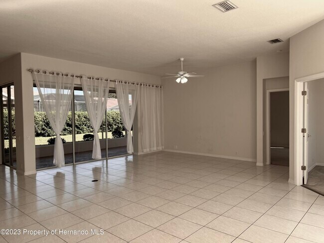 Building Photo - 9369 Ashley Dr