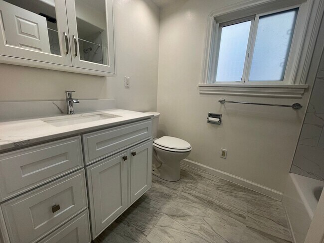 Building Photo - Gorgeous 3 Bedroom Home in Alameda.