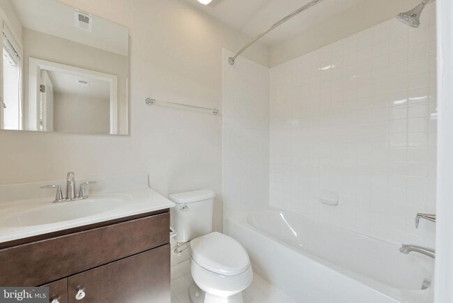 Building Photo - 16608 Crabbs Branch Way