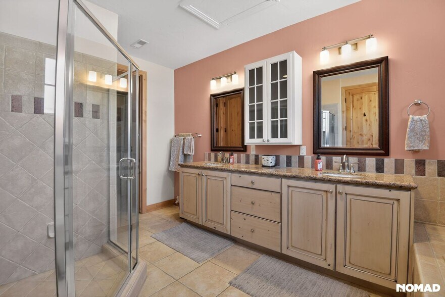 Building Photo - 3042 Lower Saddleback Rd