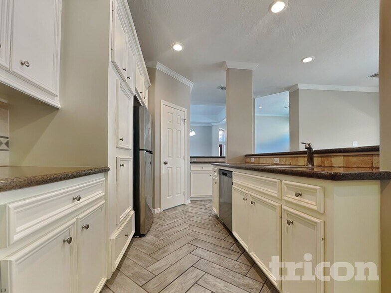 Building Photo - 6855 Tournament Dr