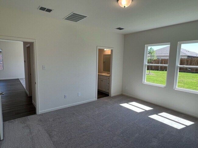 Building Photo - 752 Richmond Dr