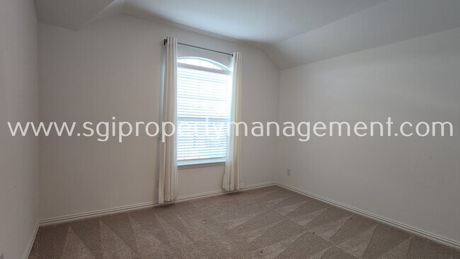 Building Photo - 10231 Sovereign Dr