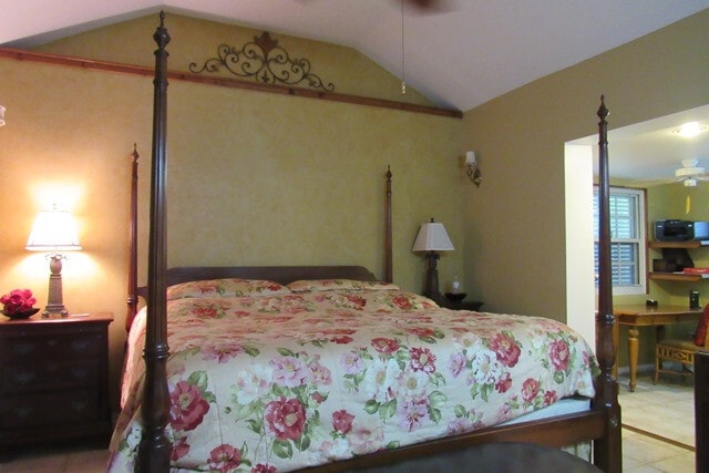 Building Photo - AVAILABLE NOW!! Furnished 2 bed/2 bath Home with Pool and on Canal