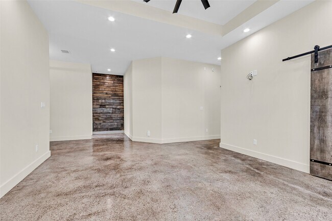Building Photo - 145 Meadowview Dr