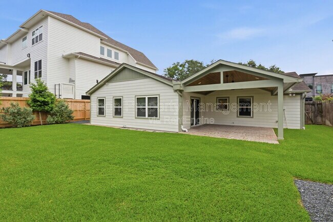 Building Photo - 2207 Saxon Dr