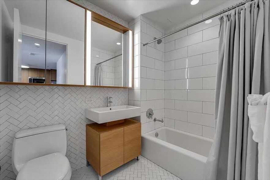 Building Photo - 625W W 57th St