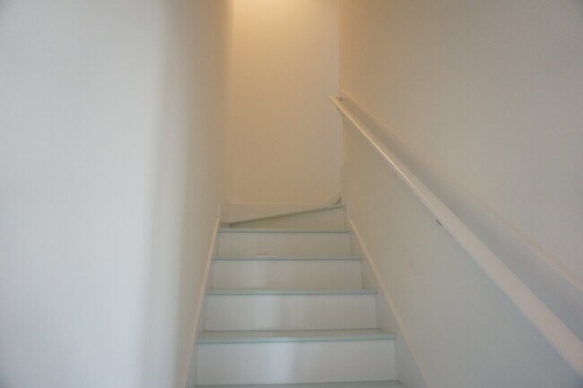 Building Photo - 3BR/3.5BA End Unit Townhome in Summerwalk!  $2,975/month - Pet friendly*