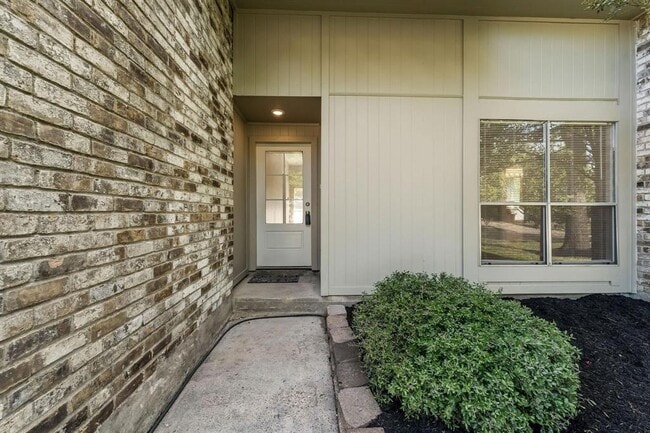 Building Photo - 16970 Mockingbird Ct
