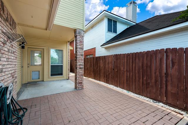 Building Photo - 2221 Meadowstone Dr