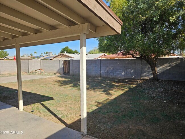 Building Photo - 513 N Apache Dr