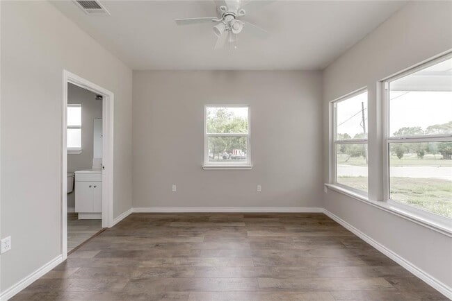 Building Photo - 412 Booth St