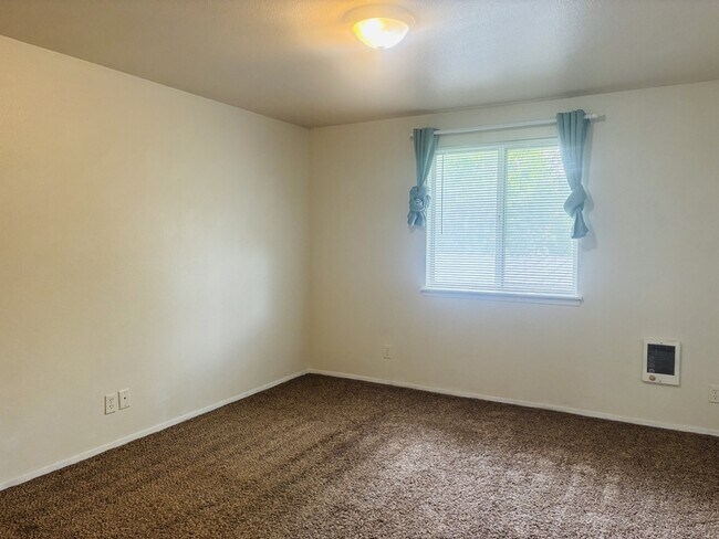 Building Photo - 228 N Latah St