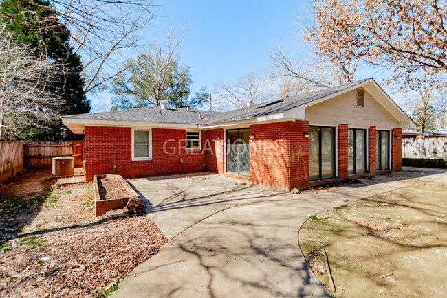 Building Photo - Charming 3 Bedroom in Columbus!
