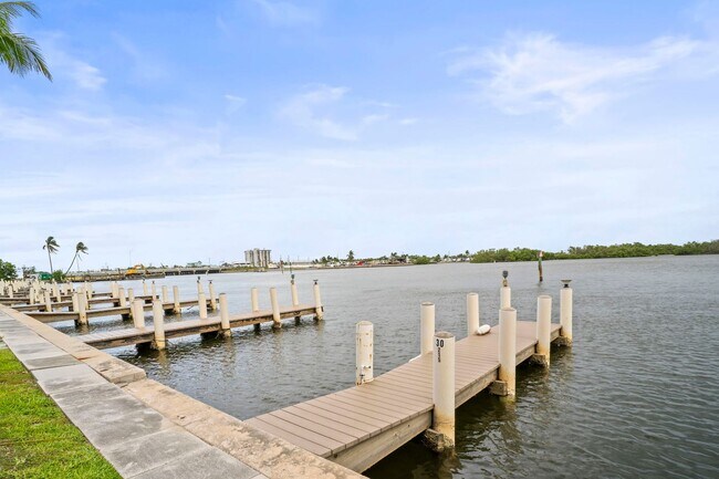 Building Photo - Stunning 2-bedroom, 2-bathroom condo with ...