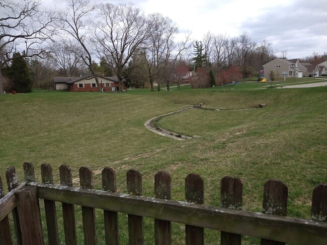 Building Photo - Your Next home is on a quiet cul-de-sac in Beavercreek!