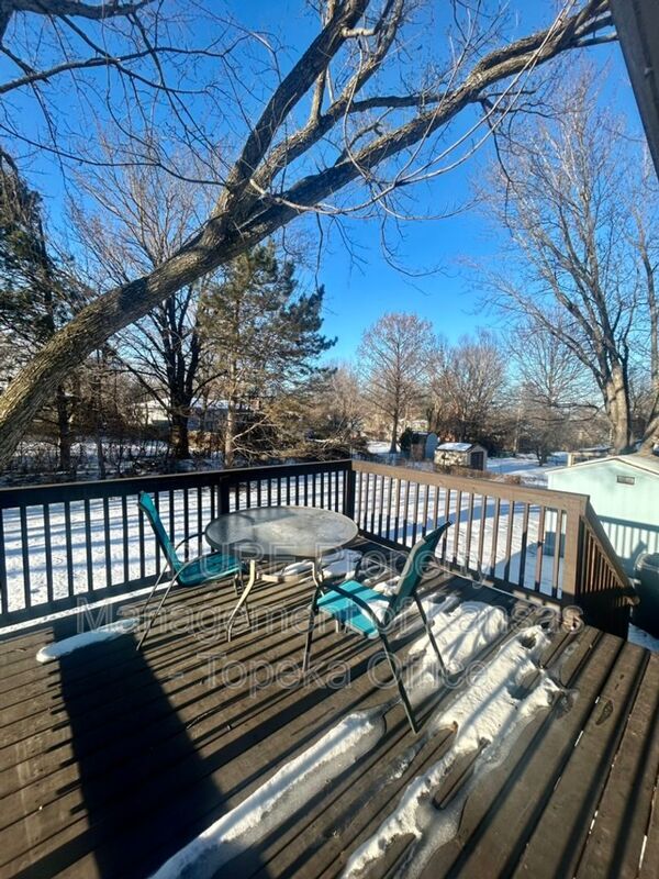 Building Photo - 2746 SE Lakeshore Blvd