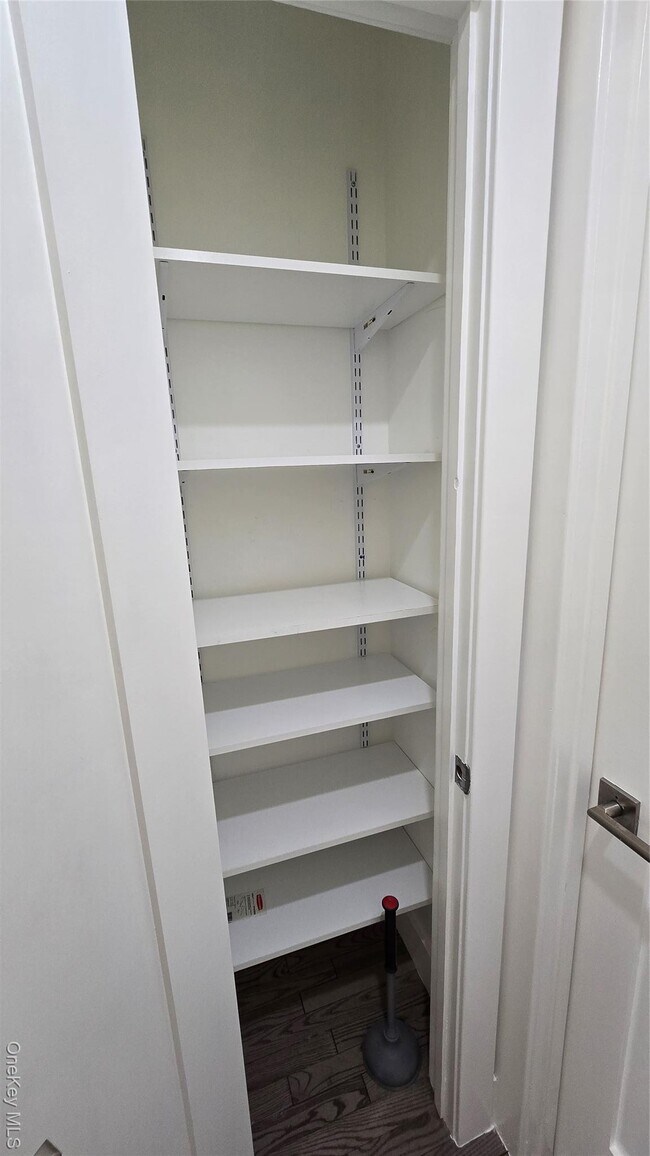 Building Photo - 74-11 85th Dr