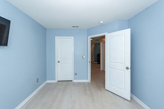 Building Photo - 245 Swamp Creek Ln