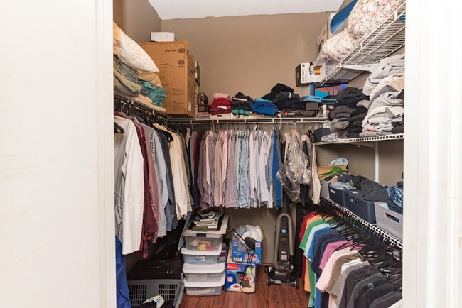 Building Photo - 212 E Cullerton St