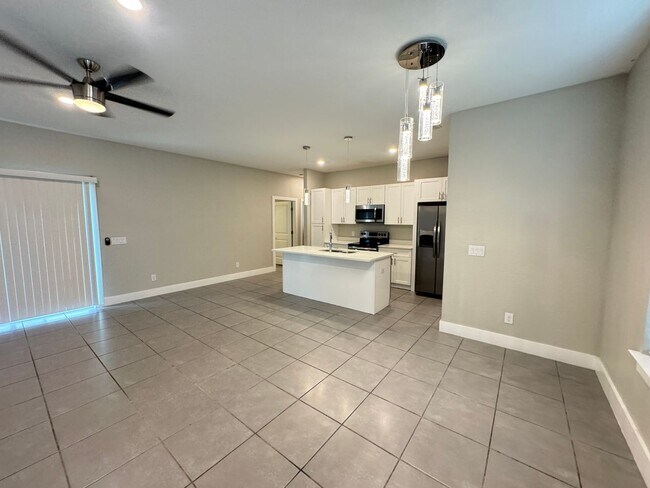 Building Photo - BEAUTIFUL Home 4 Bedroom, 2 Bathroom in Po...