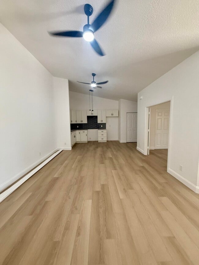 Building Photo - 1577 Hawthorne Pl