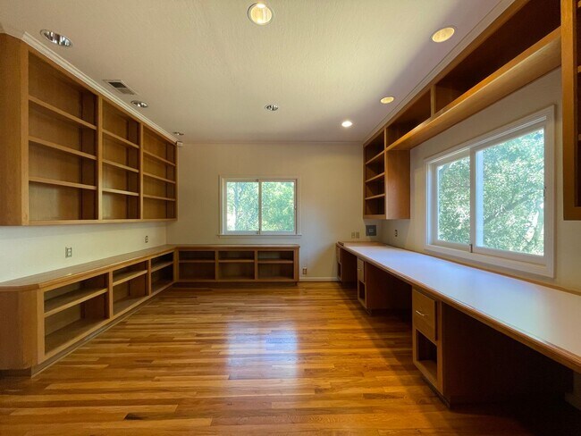 Building Photo - 15480 Peach Hill Rd