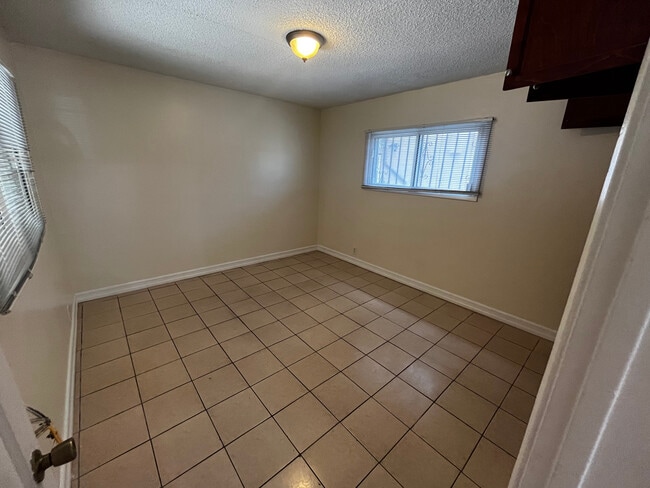 Building Photo - 2716 W 101st St