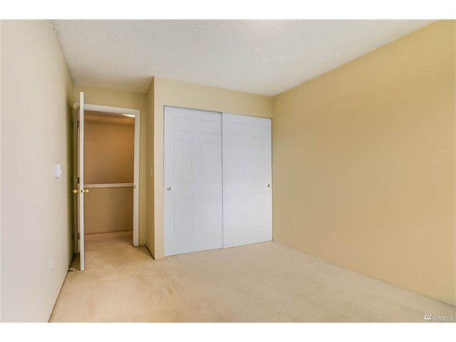 Building Photo - Beautiful 2 Bed 1.5 Bath in Sought After Woodridge, Bellevue.