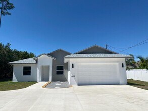 Building Photo - 3310 SW Savona Blvd
