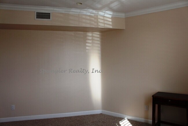 Building Photo - 553 Laguna Dr