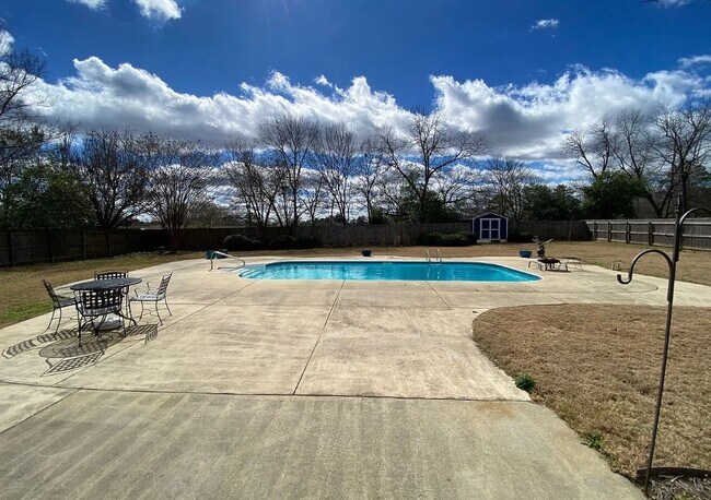 Building Photo - 5010 Emerald Isle Ct