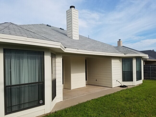 Building Photo - 3306 Edgewood Dr