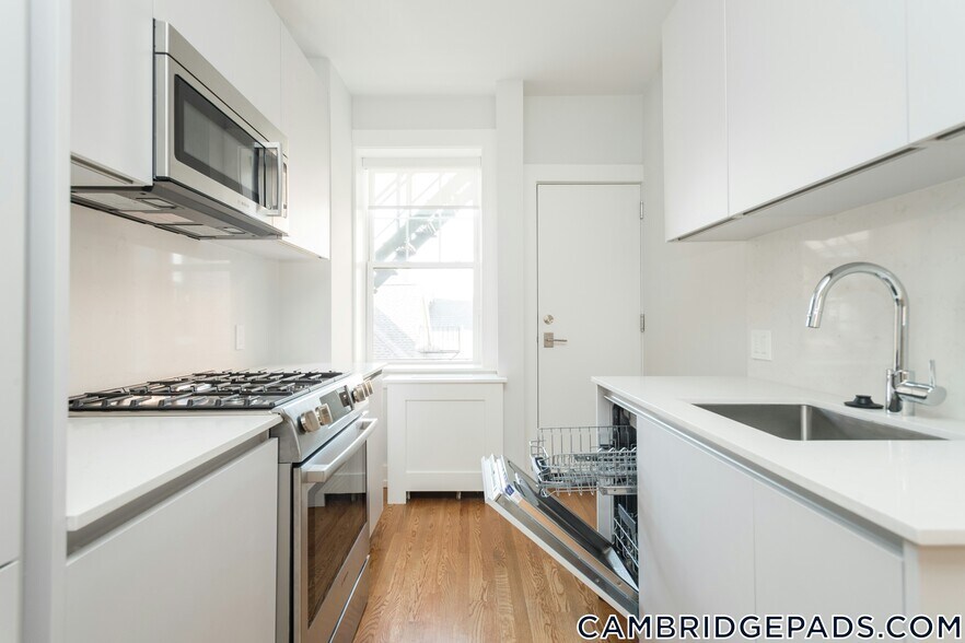 Building Photo - 17a Forest St