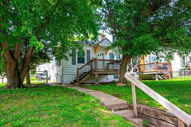 Building Photo - 2 Bedroom / 1 Bath Duplex with Garage in Askarben!