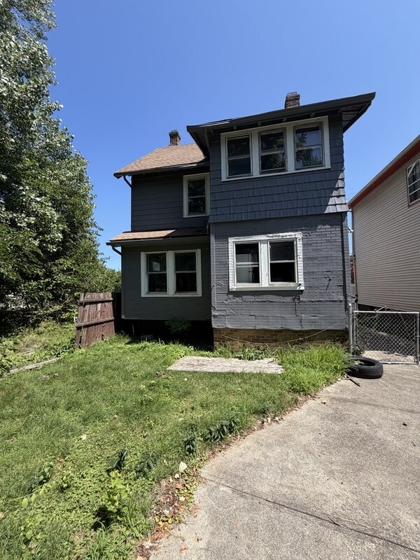 Building Photo - 664 E 96th St