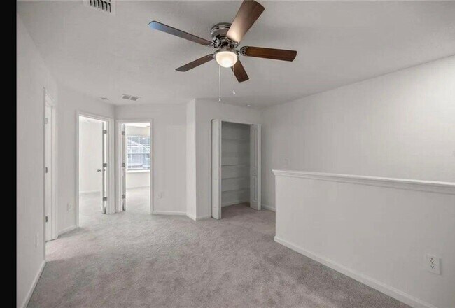 Building Photo - 3600 SE 37th Ct